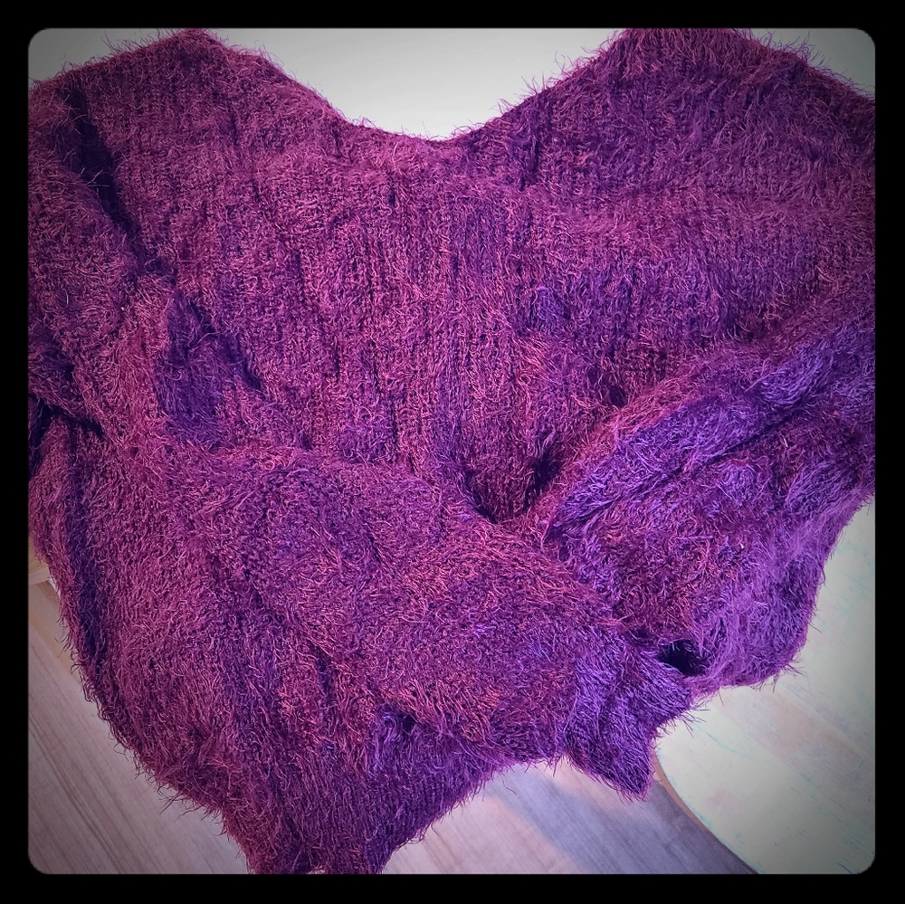 Crop, low back, v neck sweater.